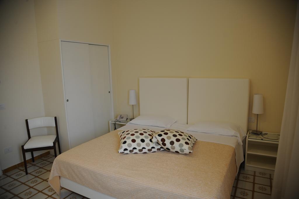 Via Capo Rooms Sorrento Rum bild